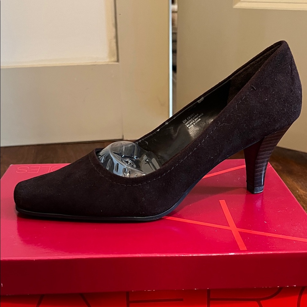 AEROSOLES Dark Brown Suede Heels